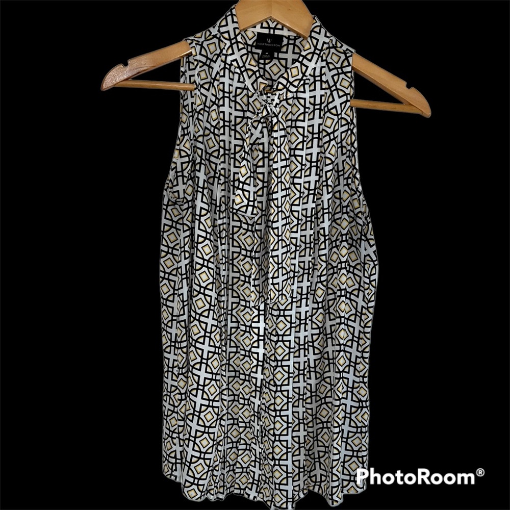Super cute Worthington Sleeveless Blouse Size Medium